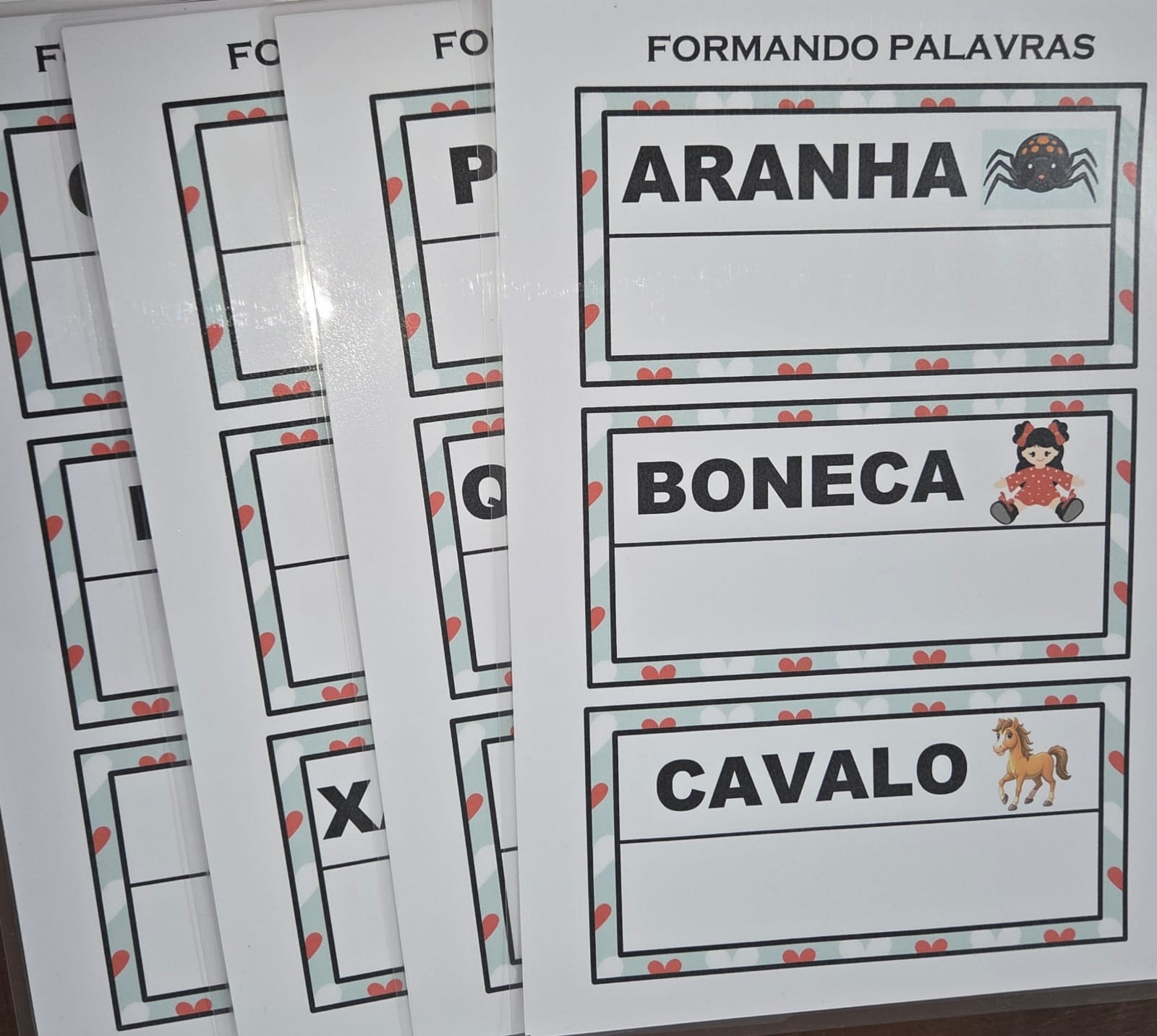 Formando Palavras: O Alfabeto de A a Z em Fichas Ilustradas