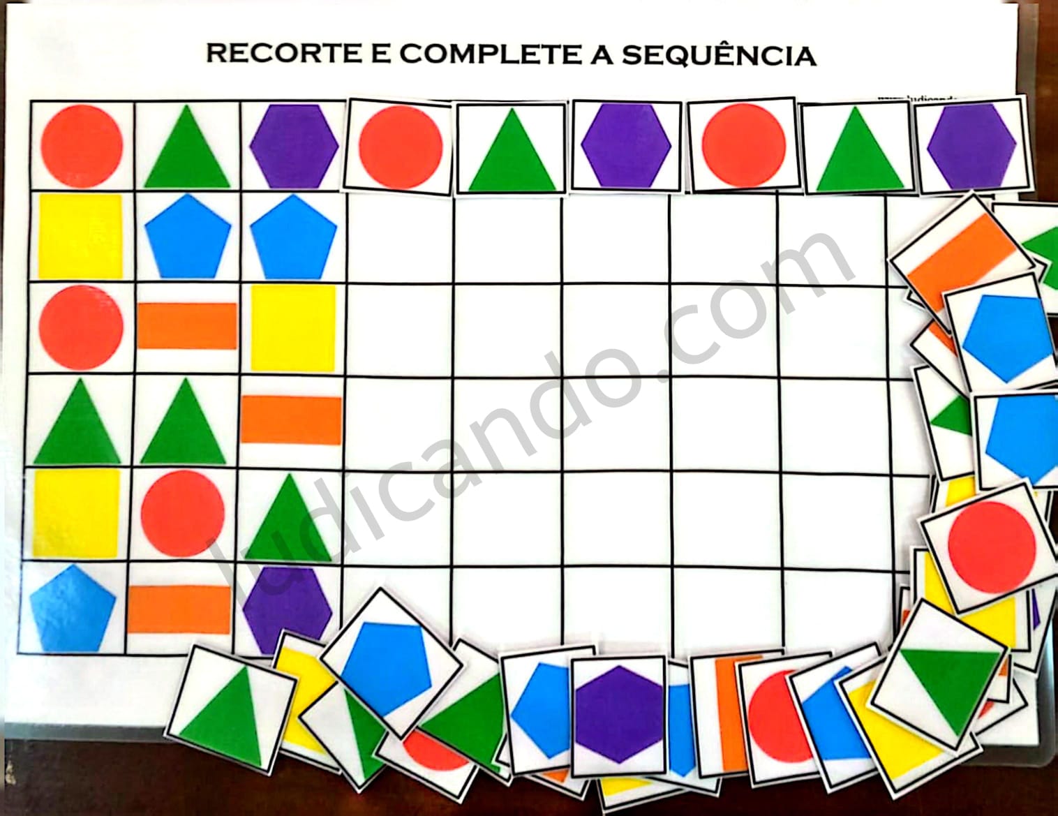 Pintando Formas e Cores: Siga o Código!